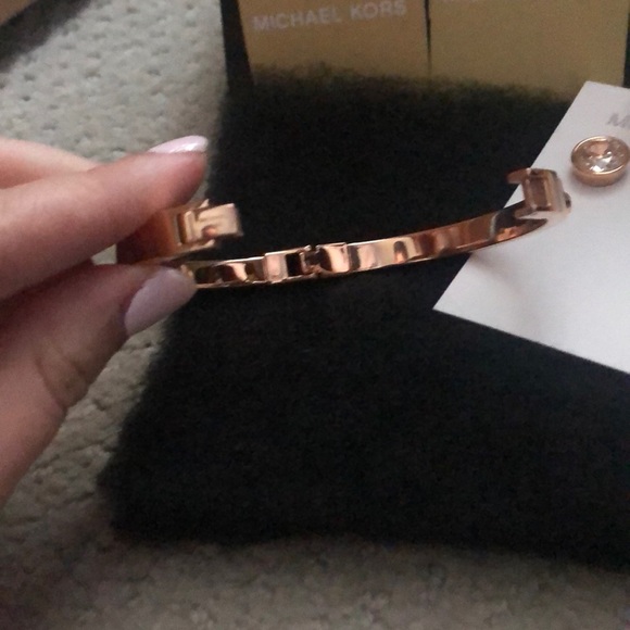 Michael Kors Matching Jewelry Set - Picture 6 of 8